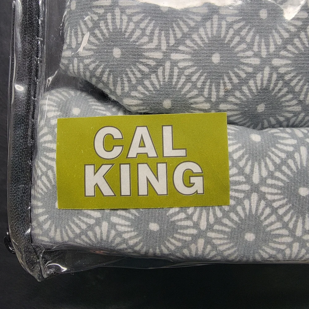 NWT Cuddl Duds Heavyweight Flannel Sheet Set Cal King Grey Diamond Geo